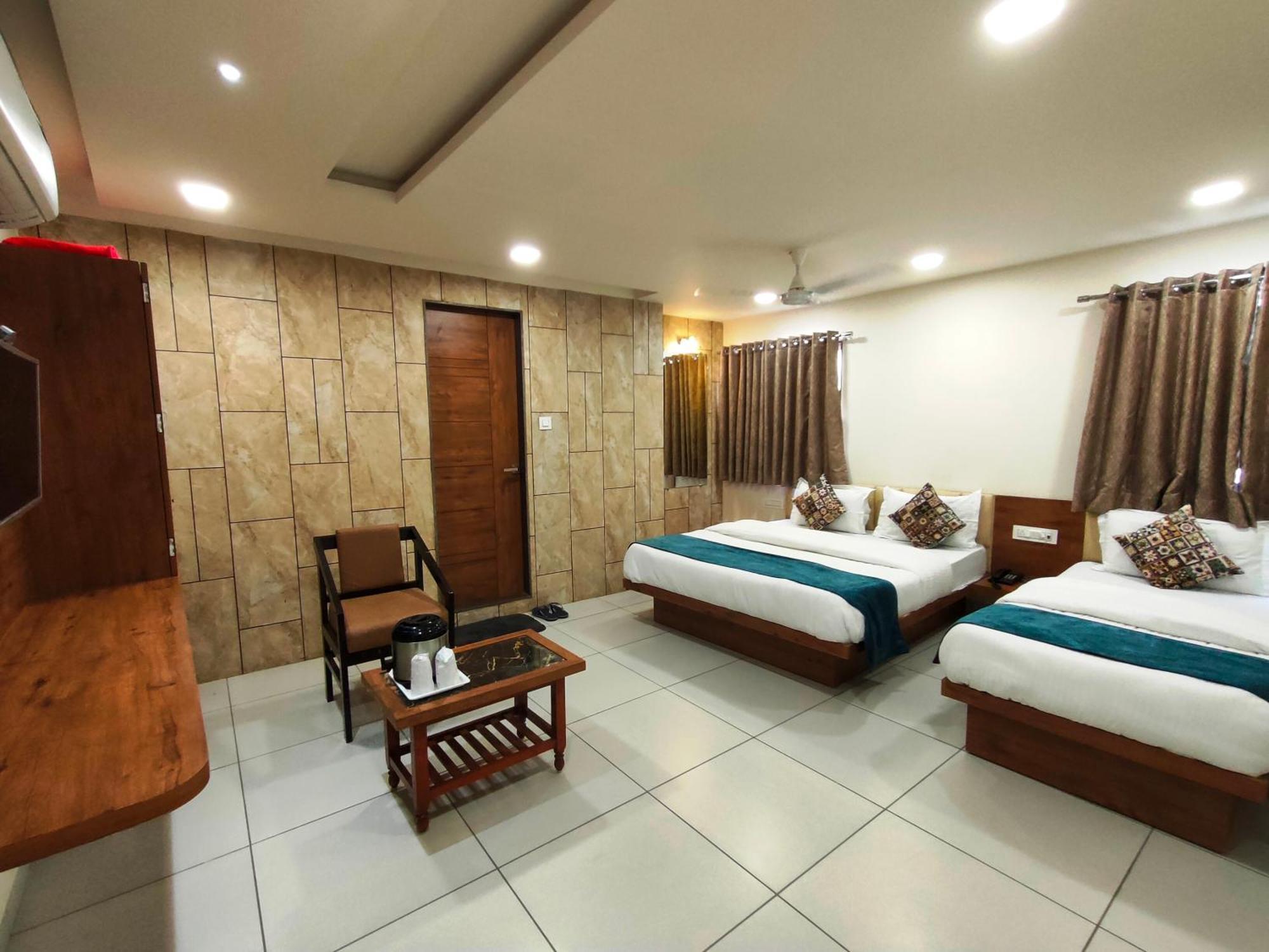 Hotel Kinara Ahmedabad Exteriör bild