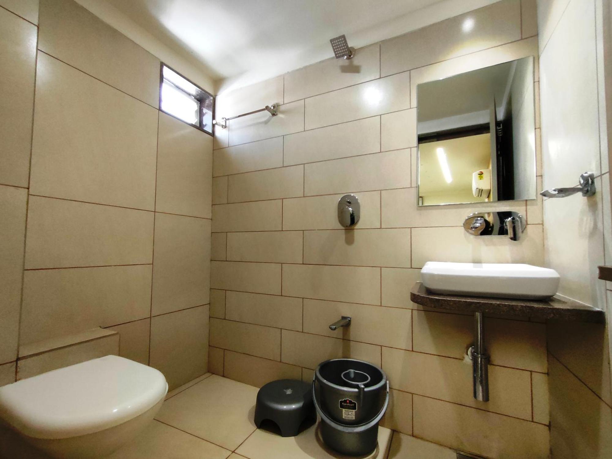 Hotel Kinara Ahmedabad Exteriör bild