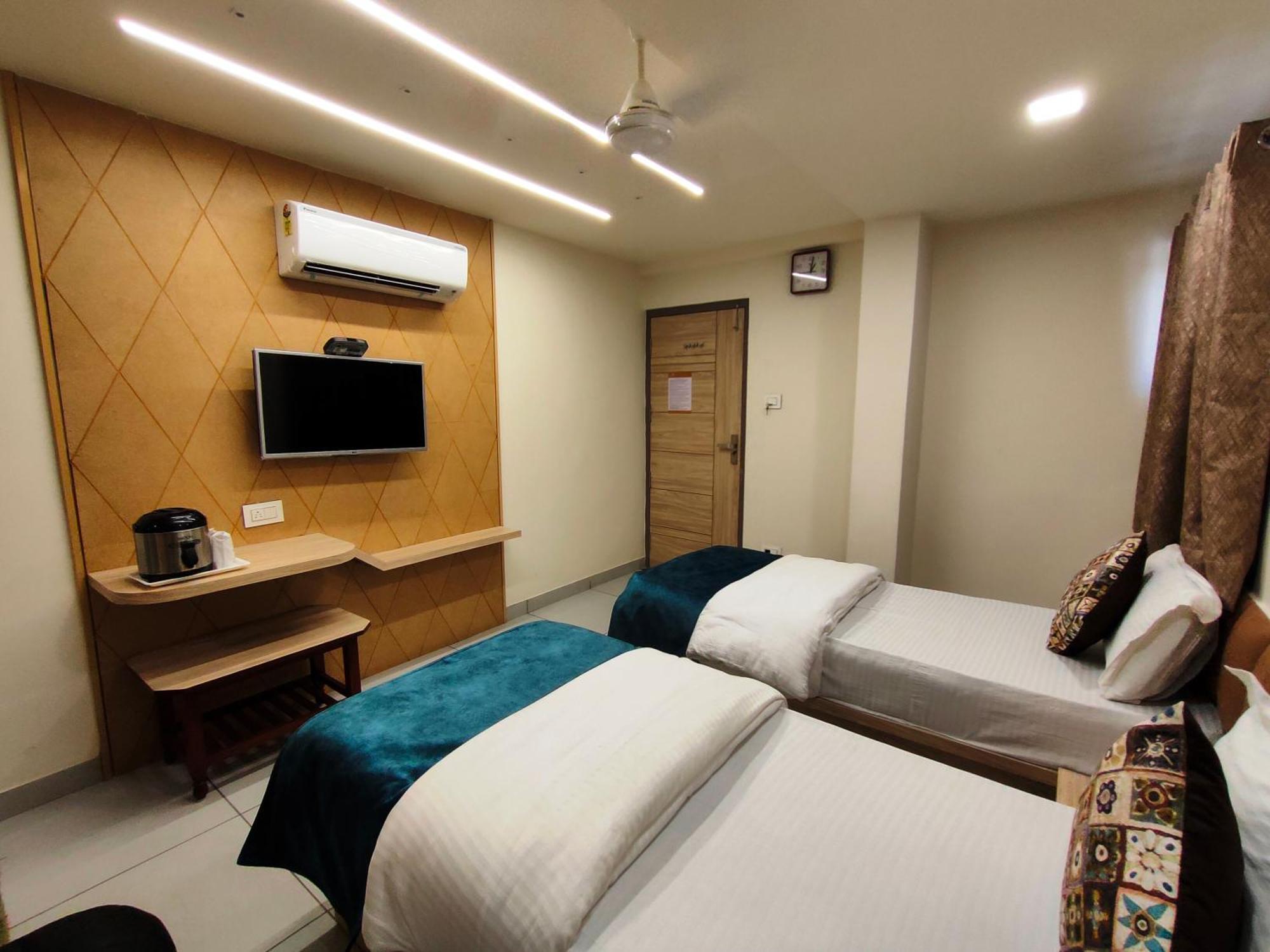 Hotel Kinara Ahmedabad Exteriör bild